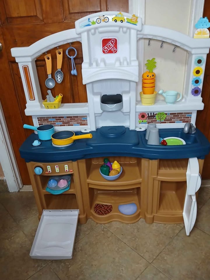 Step2 Kids Kitchen Playset + Play Food & Plush Puppy - photo 2