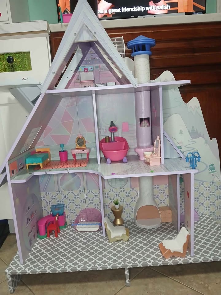 Dollhouse with Furniture - photo 2