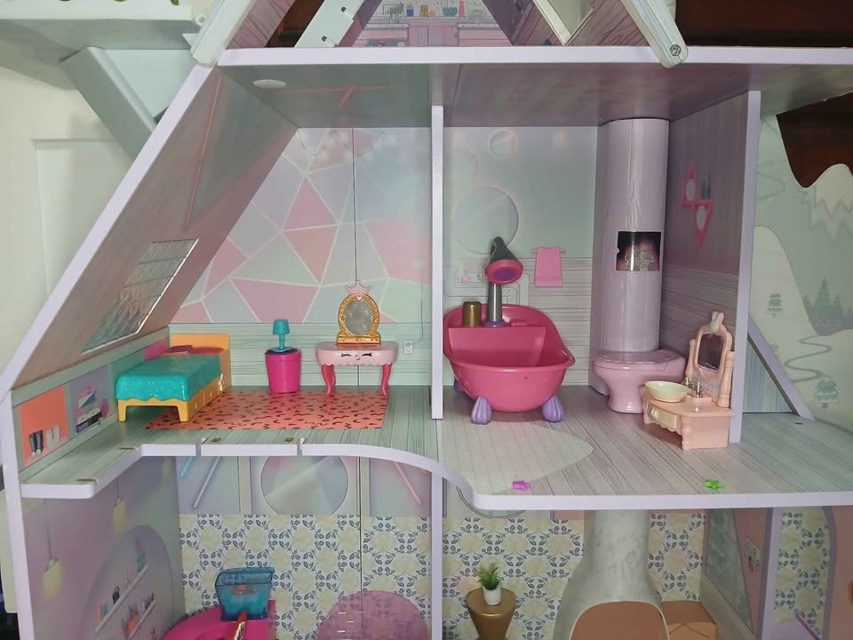 Dollhouse with Furniture - photo 3