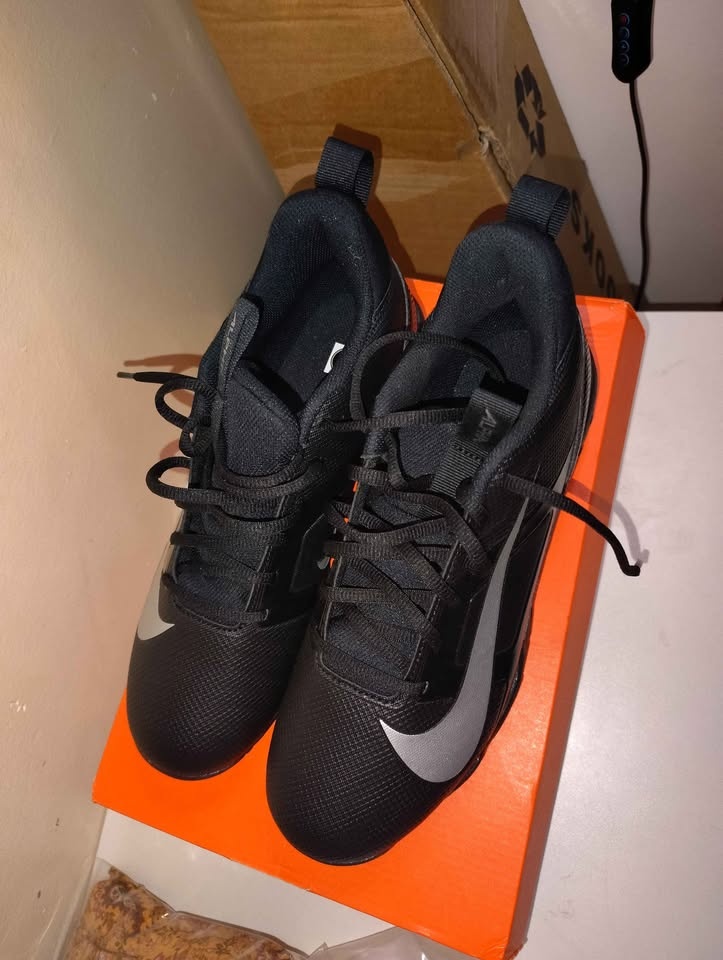 Like new Nike Alpha Menace 4 Shark Football Cleats - Size 8.5 - photo 5