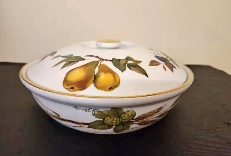 Royal Worcester Evesham Round Casserole w/ Lid