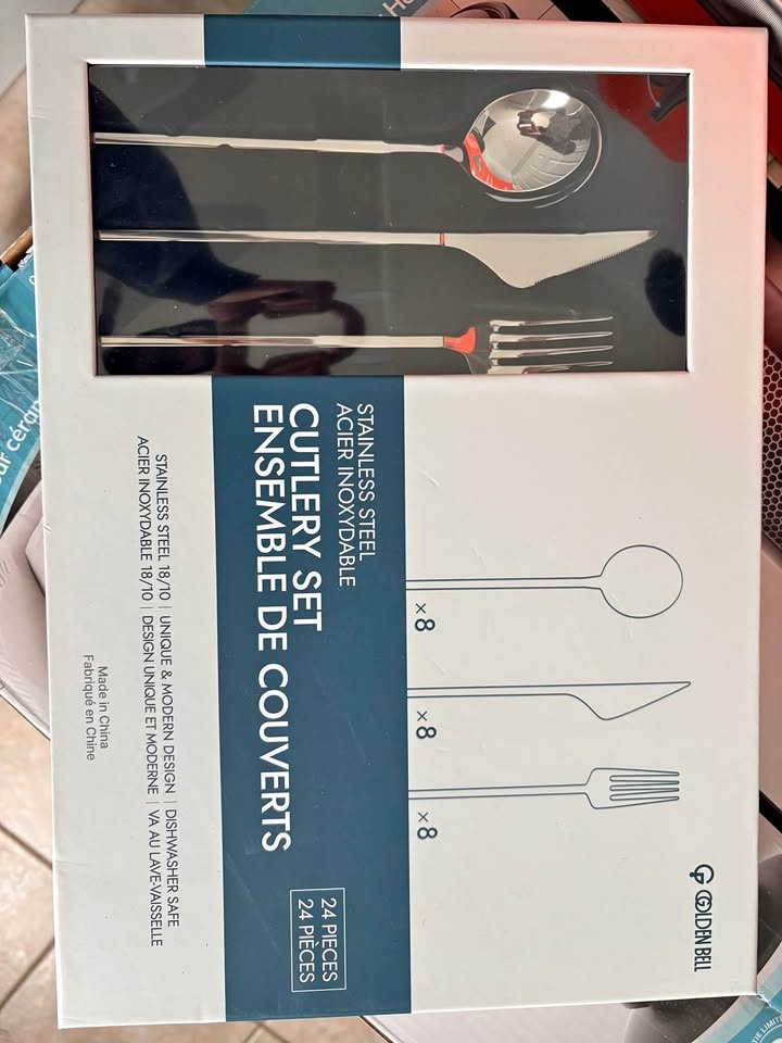 Brand new 24 piece Cutlery set in sealed box