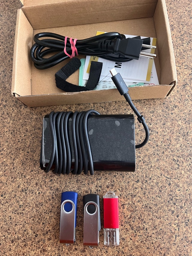 Dell Laptop Power Adapter 65 W plus USB Drives
