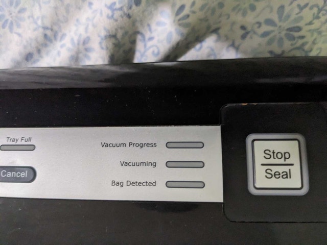 FoodSaver Vacuum Seal Machine V3240 - photo 2