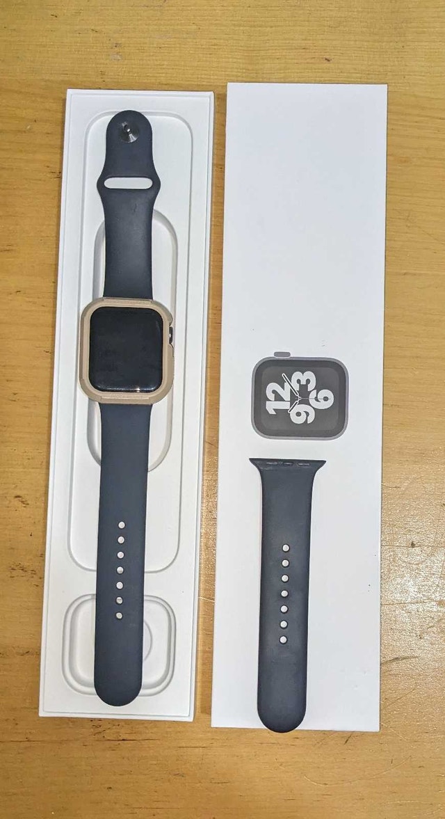 Apple Watch SE 44MM GPS - 1st Gen