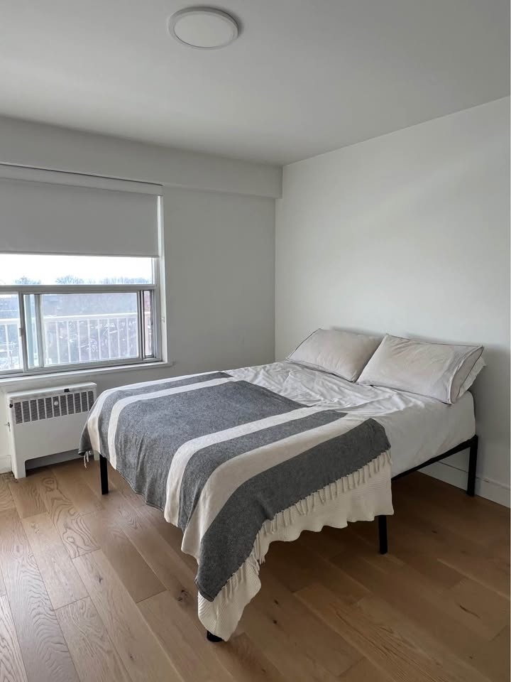 Black Queen Size Minimalist Bed Frame - photo 2