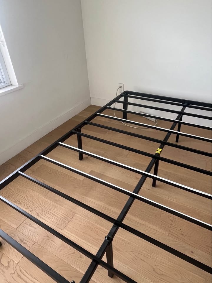 Black Queen Size Minimalist Bed Frame - photo 3