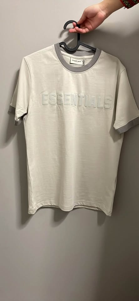 Essentials tee
