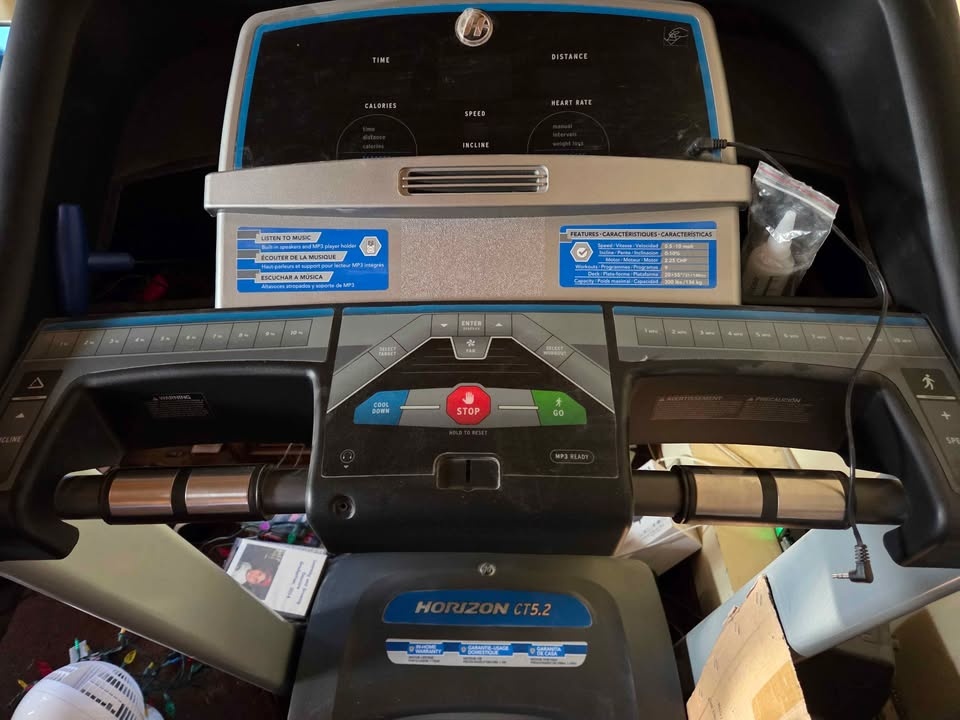 Horizon CT 5.4 Folding Treadmill - photo 2