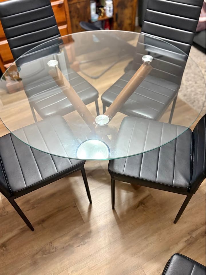 Glass Top Round Dining Table & 5 Chairs