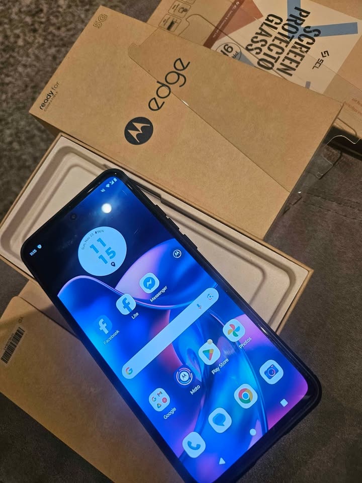 Moto Edge 256GB 5G with New Case & Screen Glass (Box) - photo 3