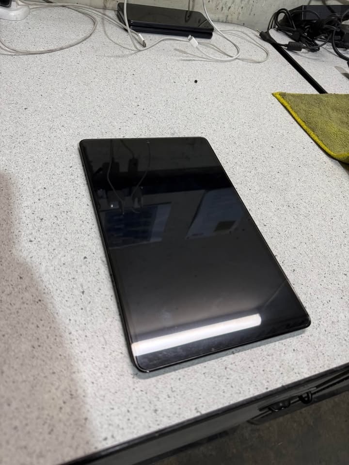 Galaxy Tab A - LIKE NEW - 32GB - photo 2