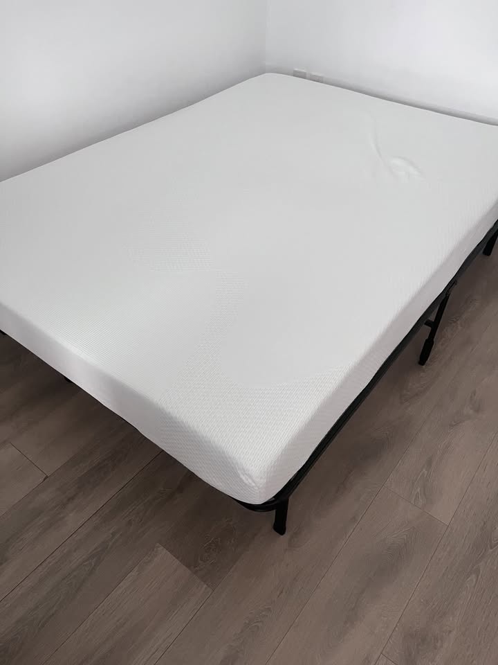 Zinus 6 inch Mattress + Ikea Pillows - photo 2