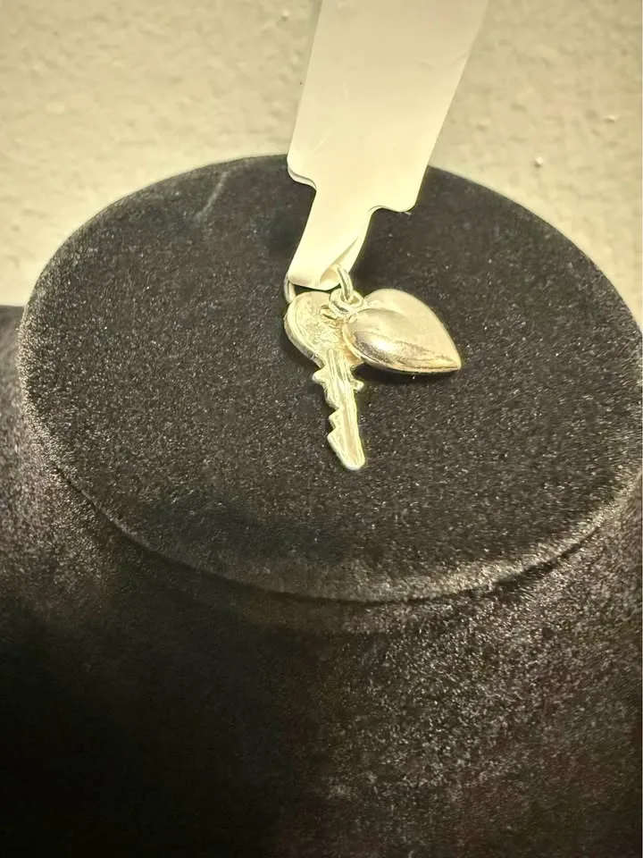 Heart and key charm thumbnail
