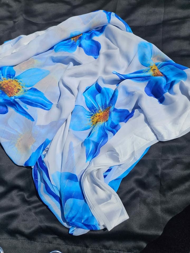 White floral georgette saree - photo 4