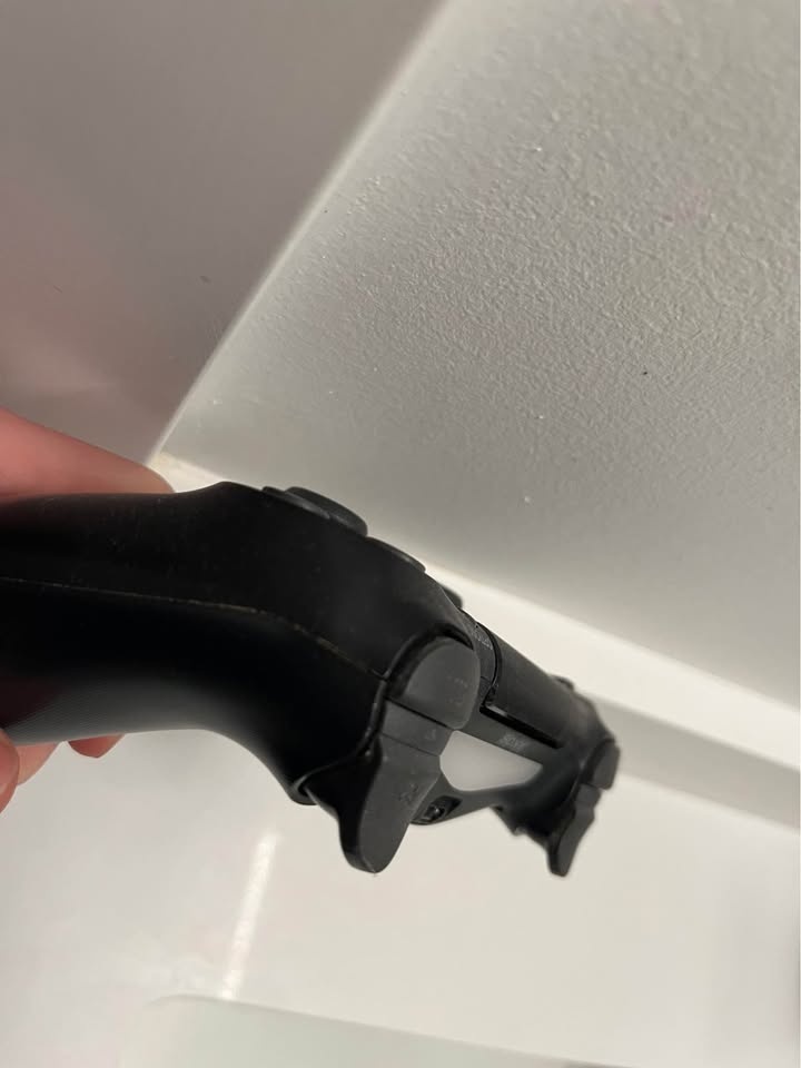 New PS4 DualShock Controller - photo 2
