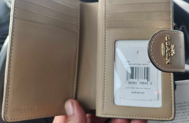 Brand new Coach wallet. - photo 2