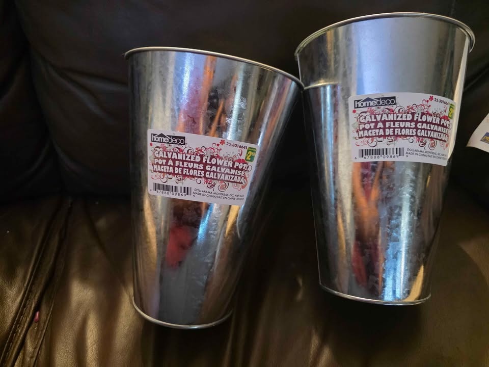 Flower pot $1 each Pick Up Markham & Eglinton - photo 2