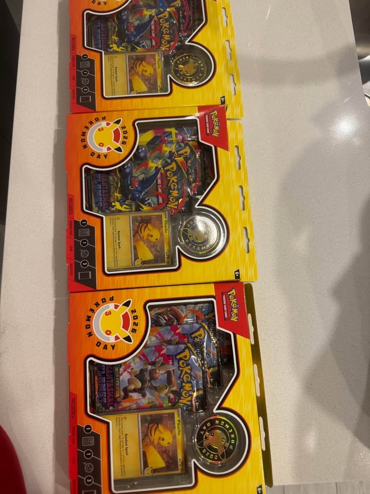 Pokemon 30 Year Box - photo 2