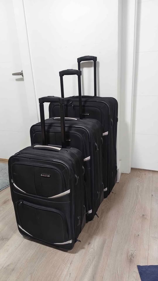 3 piece Revelation softside suitcase set - photo 2