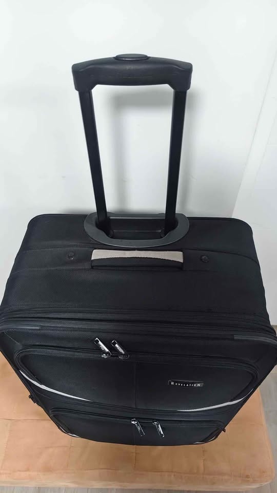 3 piece Revelation softside suitcase set - photo 4