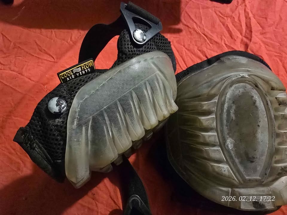 Used knee pads for sale. - photo 3