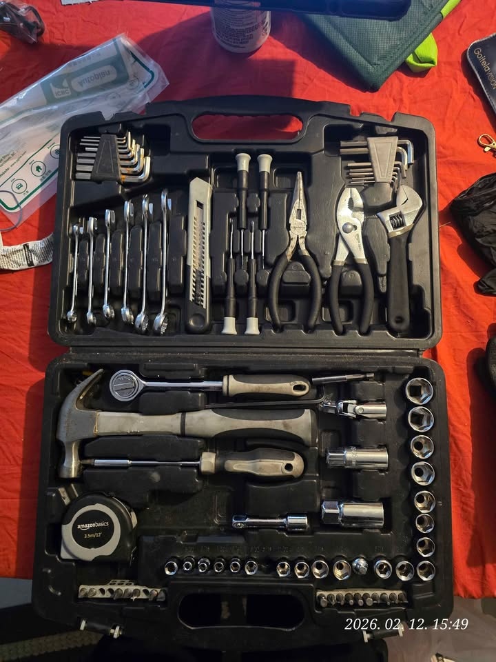 Amazon Basics Tool Set - 131 Pieces - photo 2