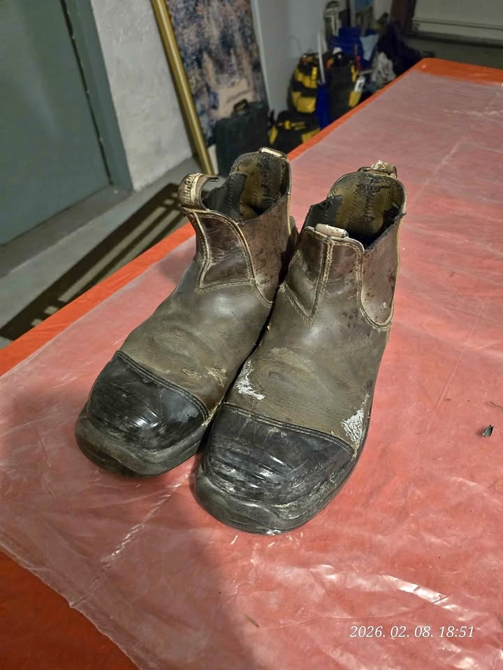[Moving Sale] Blundstone Steel Toe Work Boots - Size 9.5