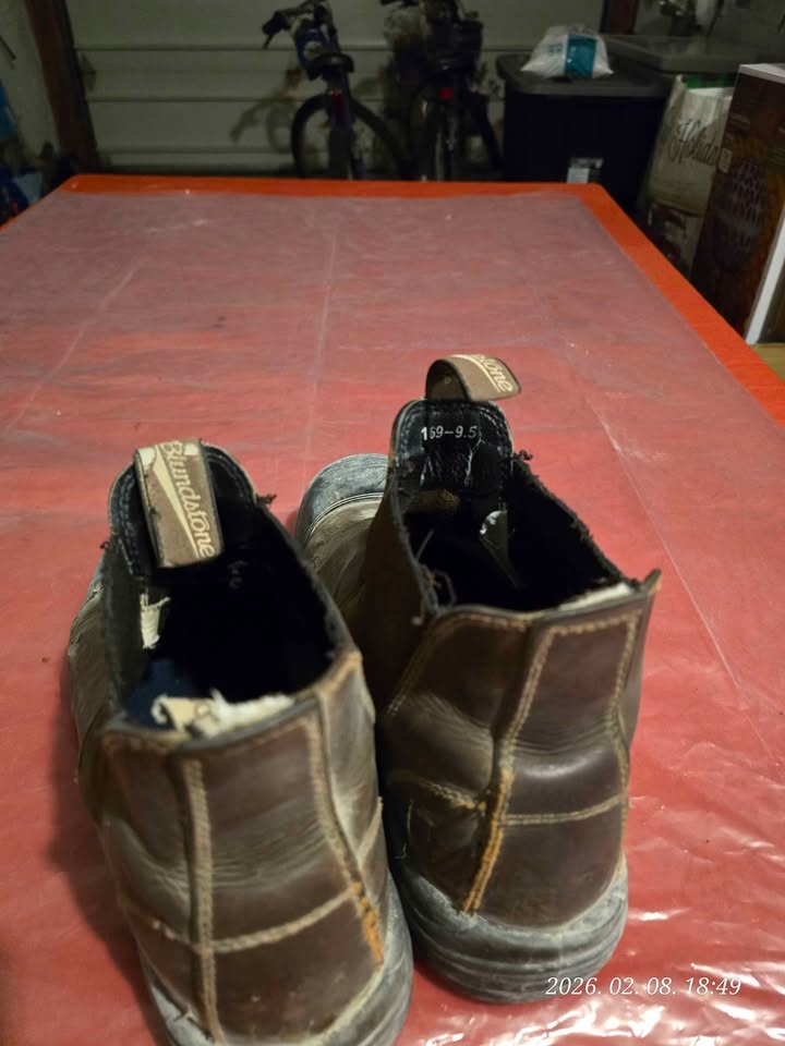 [Moving Sale] Blundstone Steel Toe Work Boots - Size 9.5 - photo 2