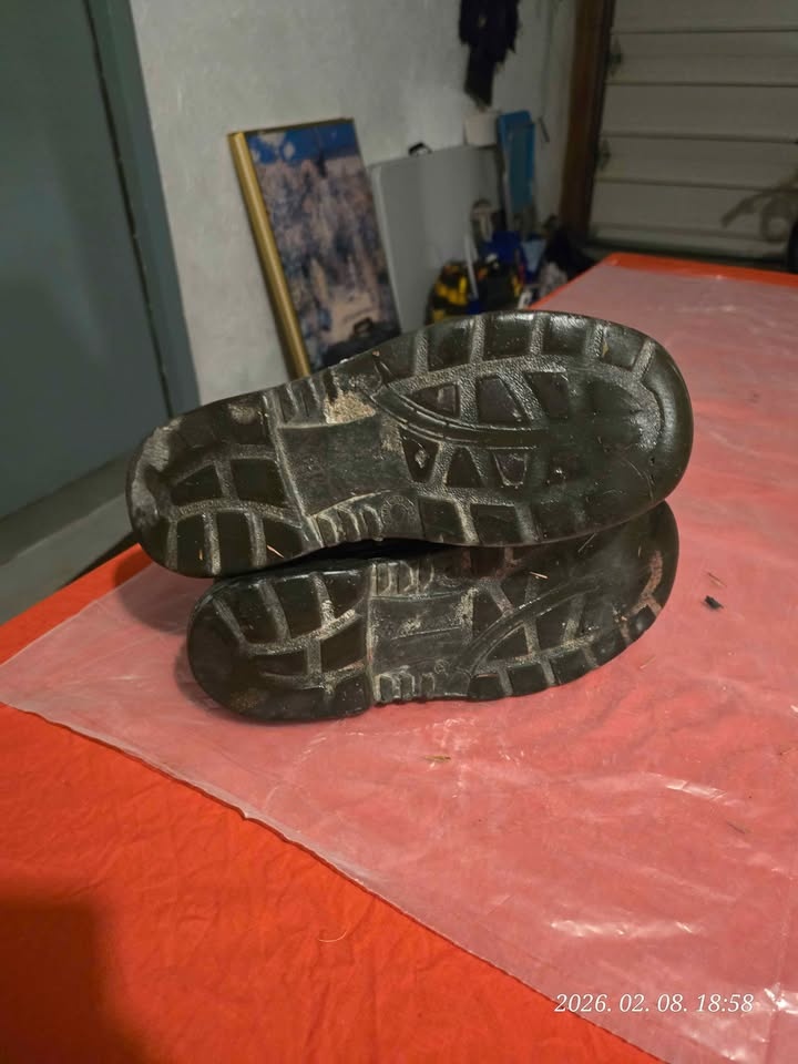 [Moving Sale] Blundstone Steel Toe Work Boots - Size 9.5 - photo 4