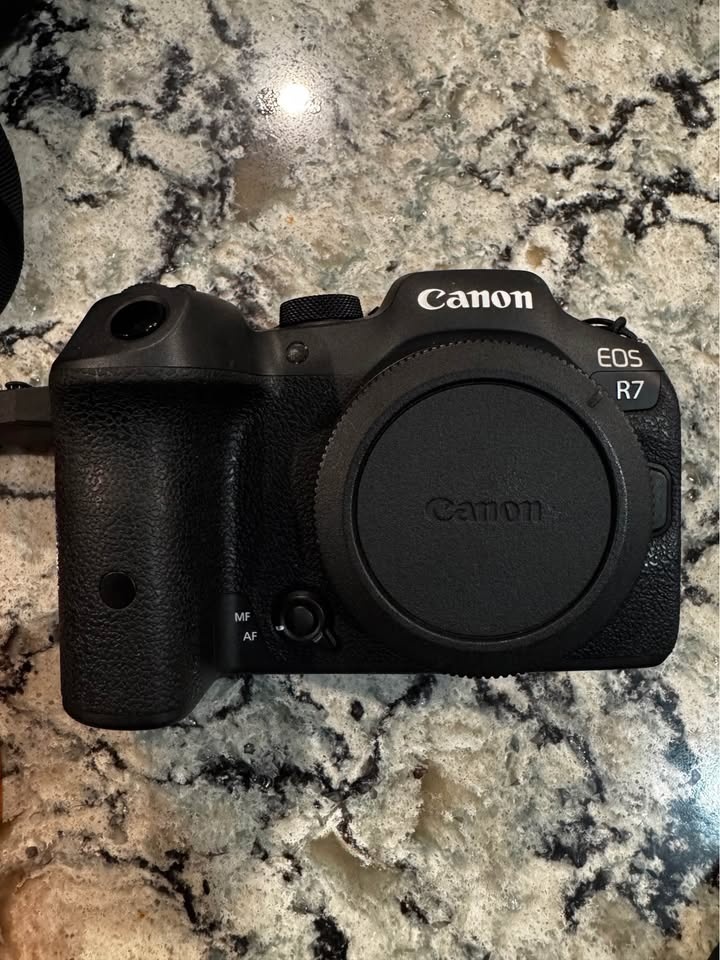 Canon R7 Camera Kit with Lenses & Accessories - photo 2
