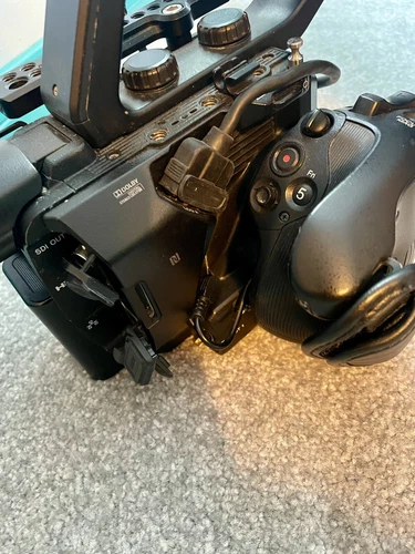 Sony PXW-FS5 XDCAM 4K Super 35 Camcorder w/ 500 Hrs - photo 5