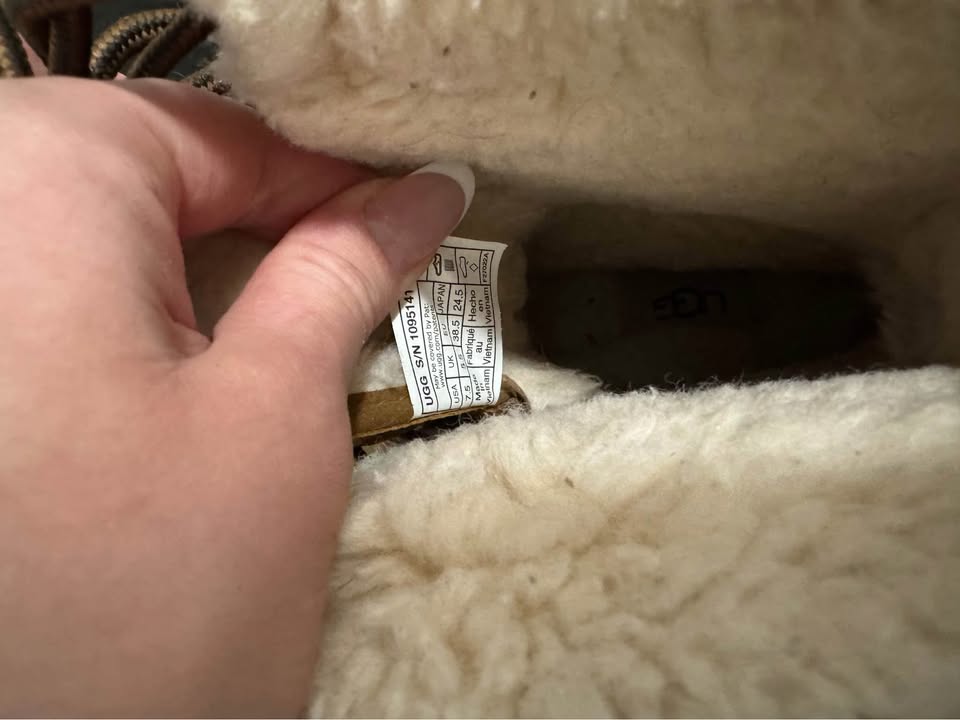 Ugg adirondack lll boots size 7.5 - photo 4
