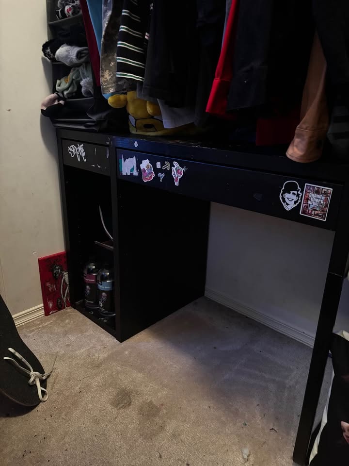 IKEA desk - photo 2