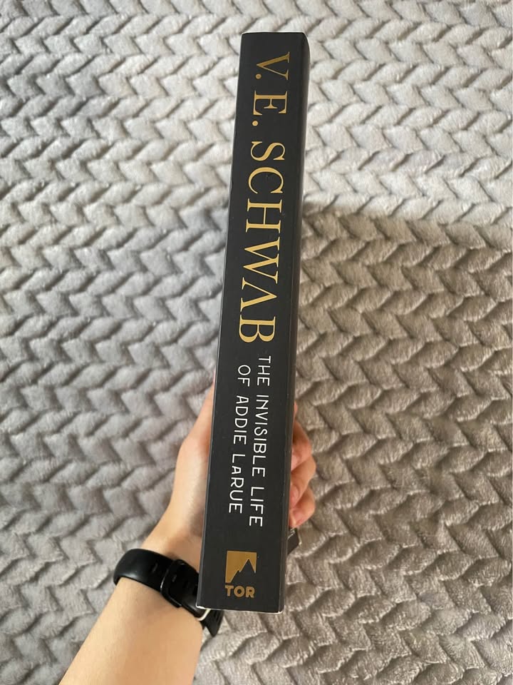 The invisible life of Addie LaRue by V.E. Schwab - photo 3