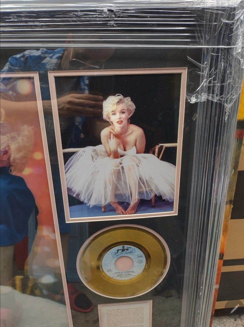 Marilyn Monroe River of No Return 24kt Gold Record Frame - photo 3