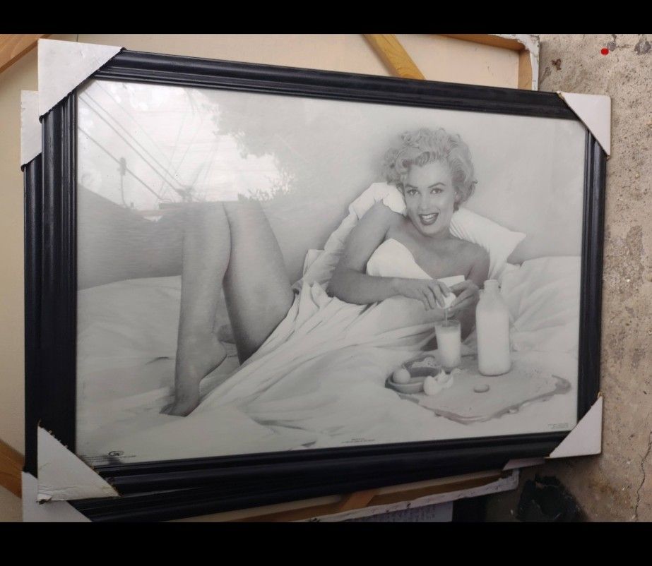 Marilyn Monroe Breakfast in Bed Art Print Poster 36x24
