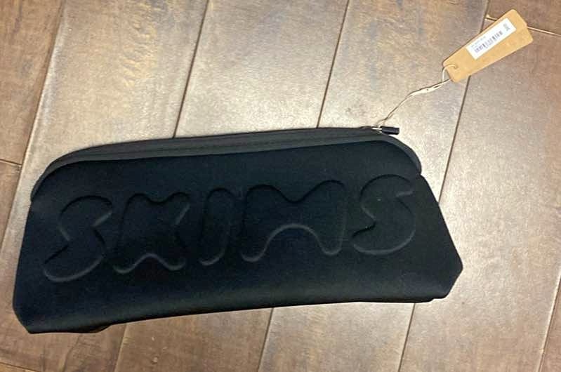 SKIMS Neoprene Pouch In Black