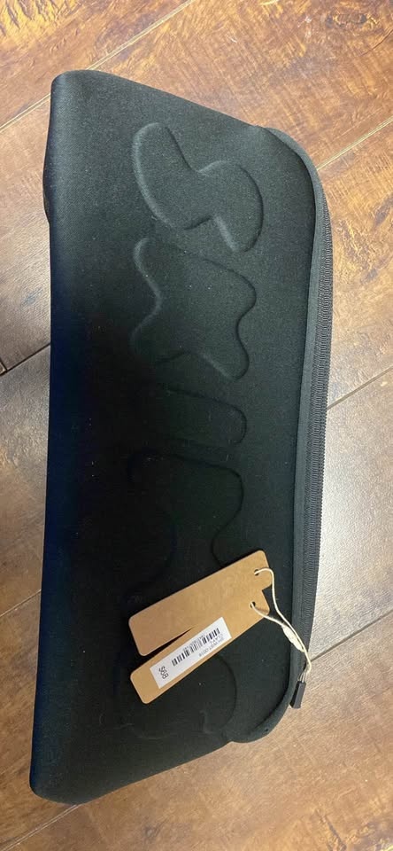SKIMS Neoprene Pouch In Black - photo 3