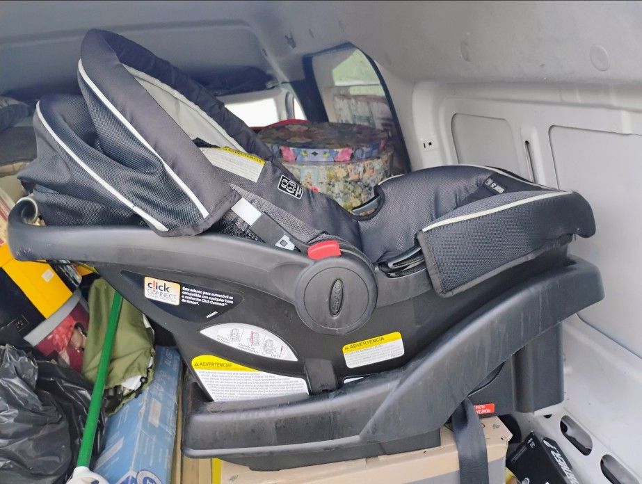 Graco SnugRide SnugLock 35 Infant Car Seat w/ Base