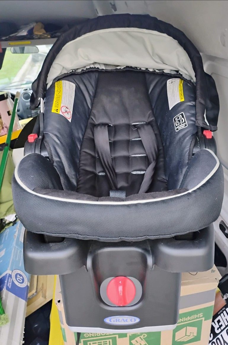 Graco SnugRide SnugLock 35 Infant Car Seat w/ Base - photo 2
