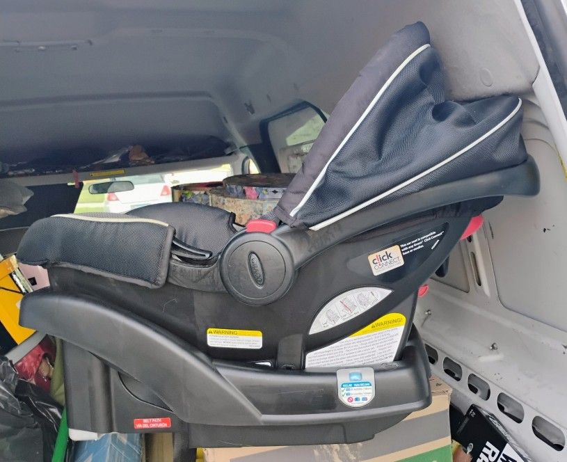 Graco SnugRide SnugLock 35 Infant Car Seat w/ Base - photo 4