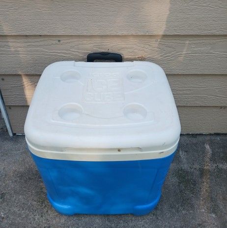 IGLOO Ice Cube Wheeled Roller Cooler - photo 2