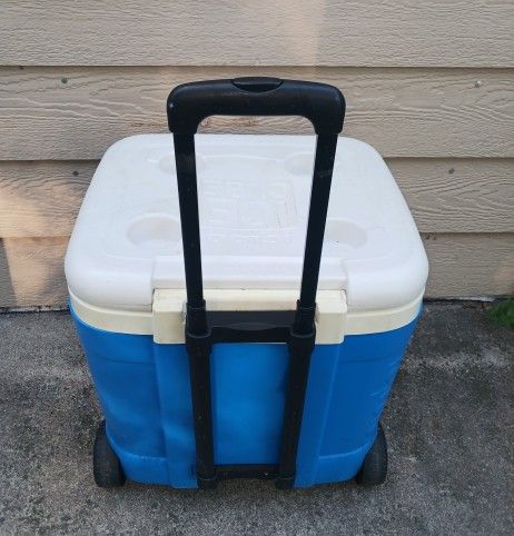 IGLOO Ice Cube Wheeled Roller Cooler - photo 4