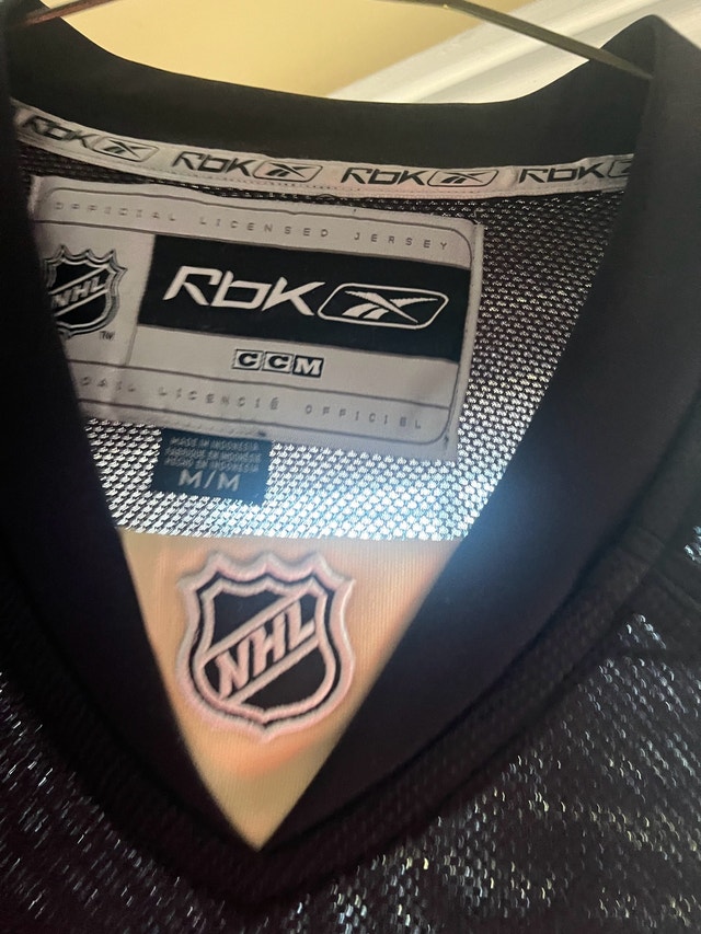 Reebok Sidney Crosby Jersey and Figurine - photo 2