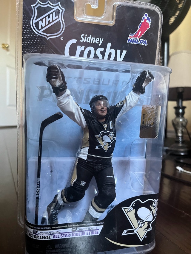 Reebok Sidney Crosby Jersey and Figurine - photo 5