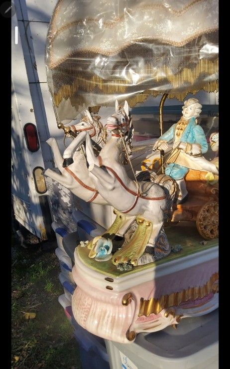 Vintage Capodimonte Italian Horse Carriage Porcelain Lamp (Damag - photo 5