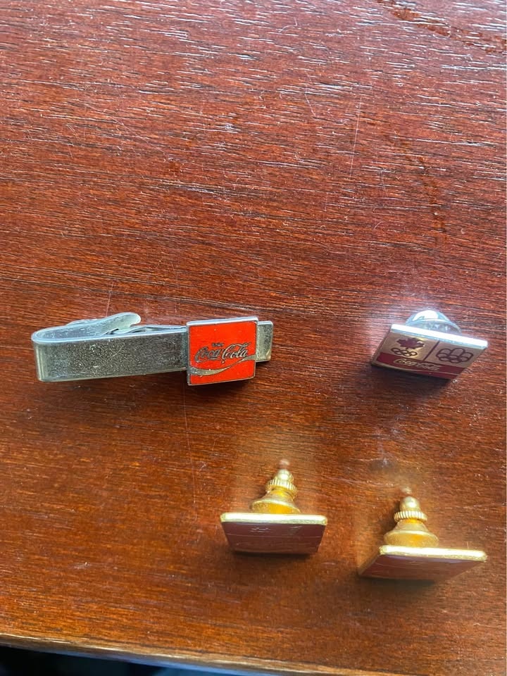 Vintage Coca Cola Pins And Clip - photo 2