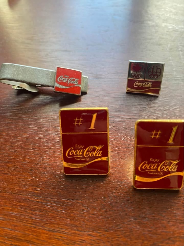 Vintage Coca Cola Pins And Clip - photo 3