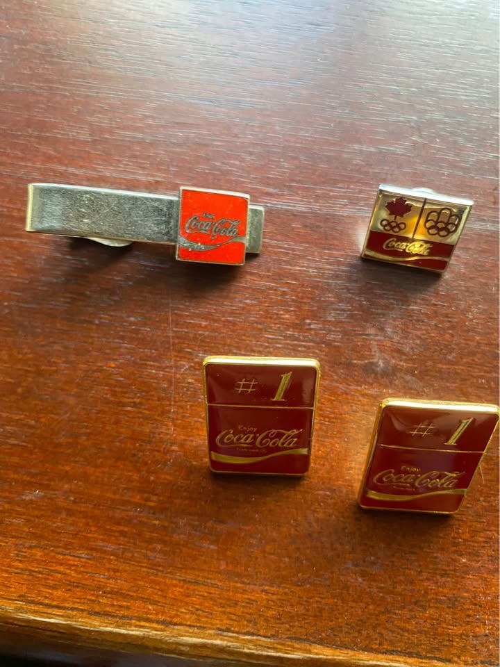 Vintage Coca Cola Pins And Clip - photo 4